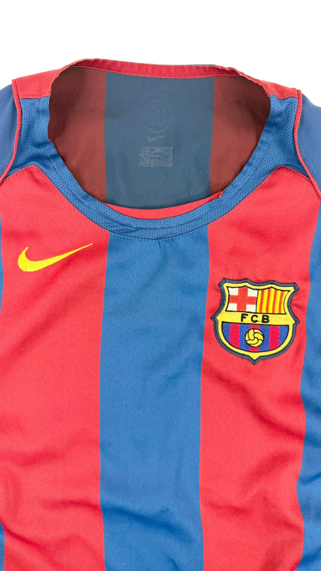 FC BARCELONA 2004/05 HOME SHIRT - SIGNED #10 RONALDINHO (SIZE M)