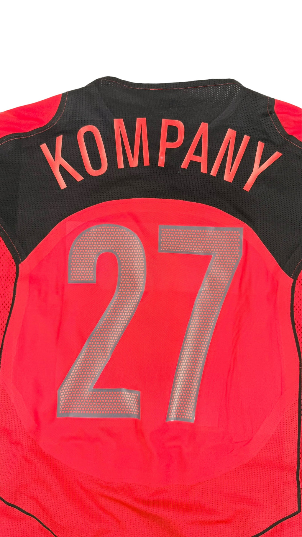 BELGIUM 2004/05 HOME SHIRT - SIGNED #27 KOMPANY (SIZE XL)