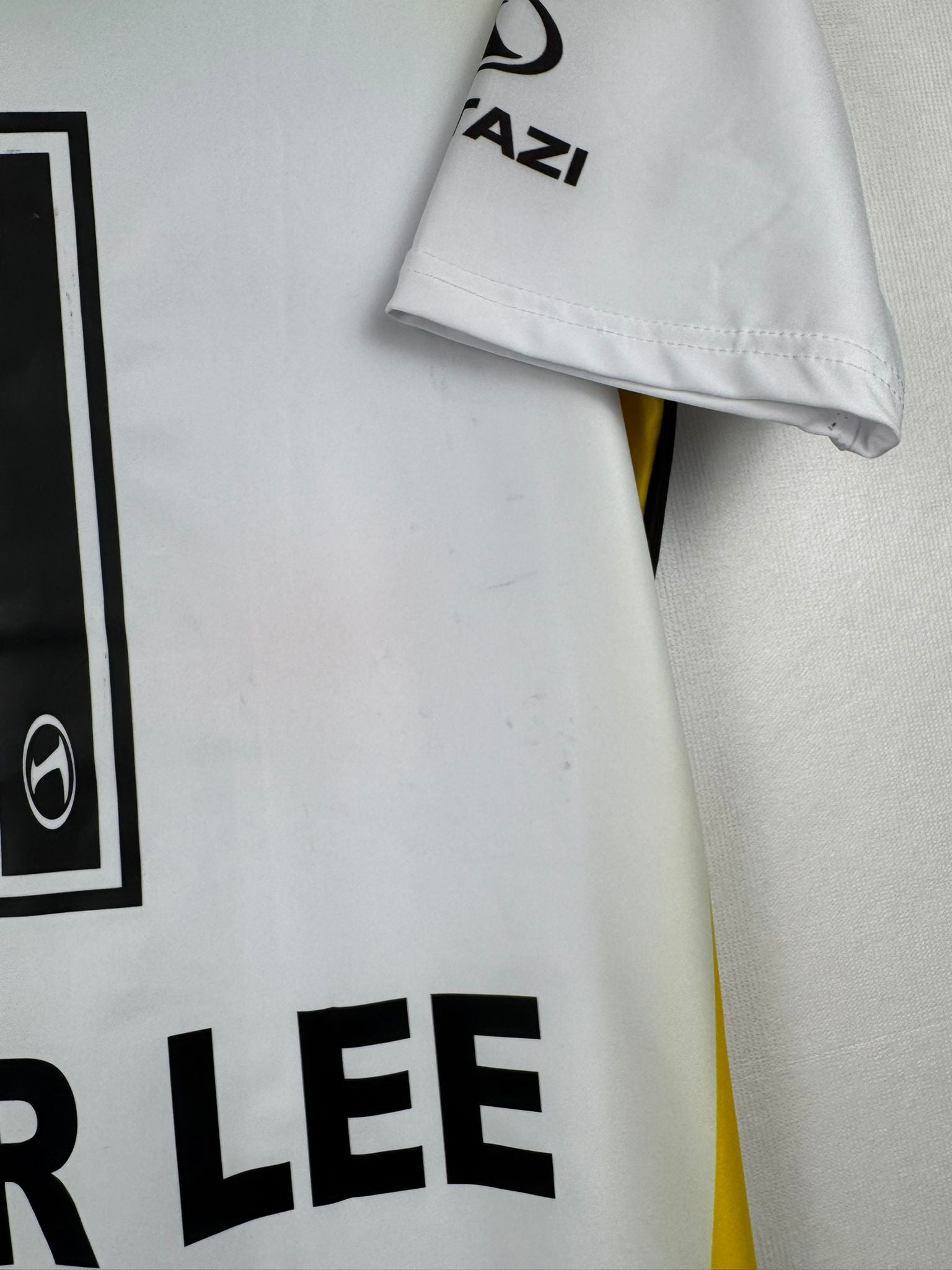 KSC LOKEREN 2012/13 HOME SHIRT - MATCHWORN/ISSUED #11 WALTER LEE (SIZE M)