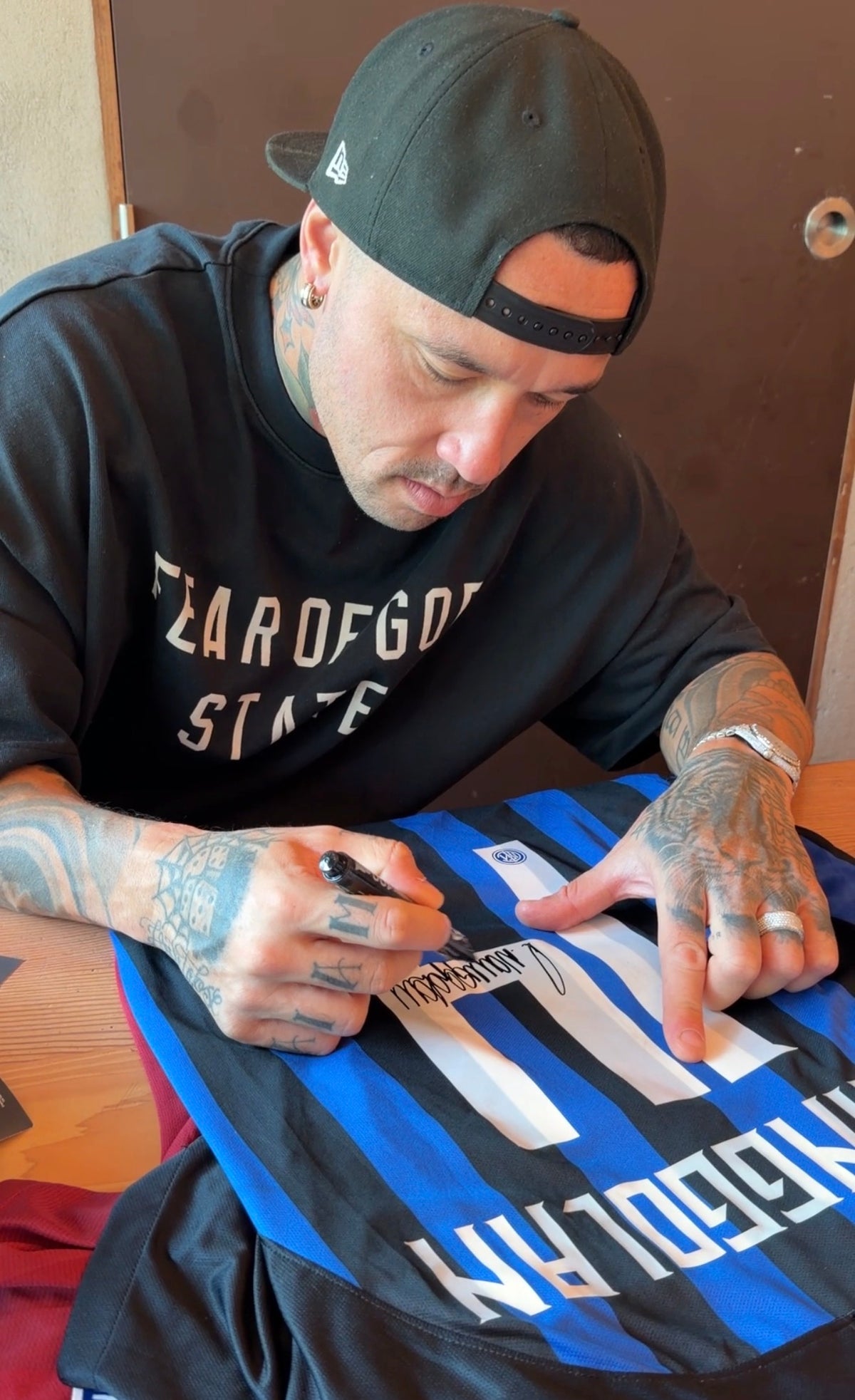 INTER MILAN 2018/19 HOME SHIRT – SIGNED #14 NAINGGOLAN (SIZE M) WITH VIDEOPROOF
