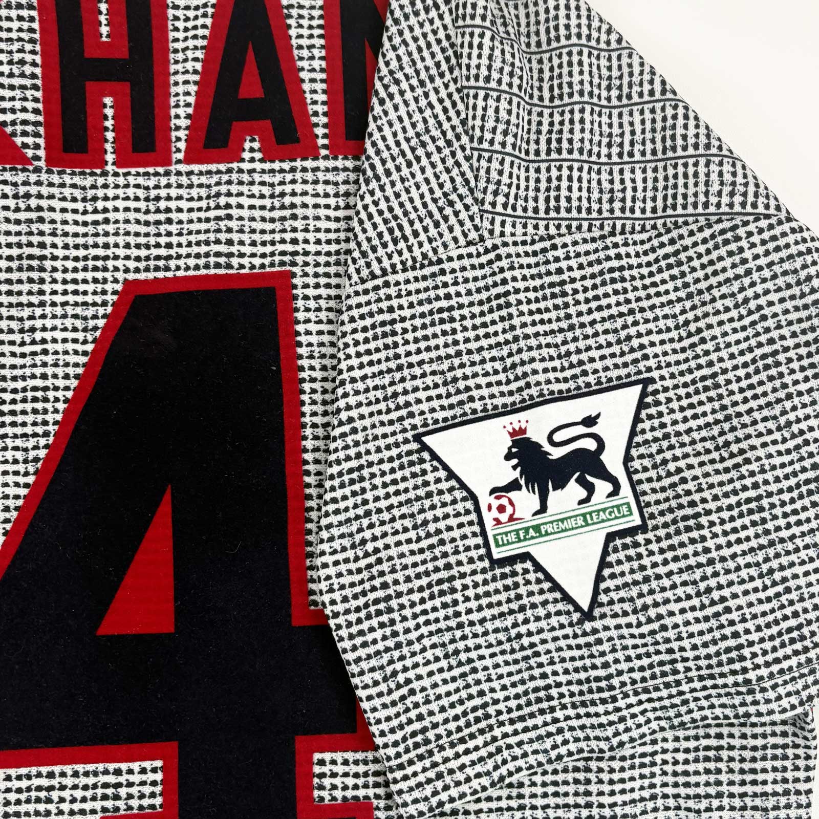 MANCHESTER UNITED 1995/96 AWAY SHIRT - #24 BECKHAM (SIZE XL)
