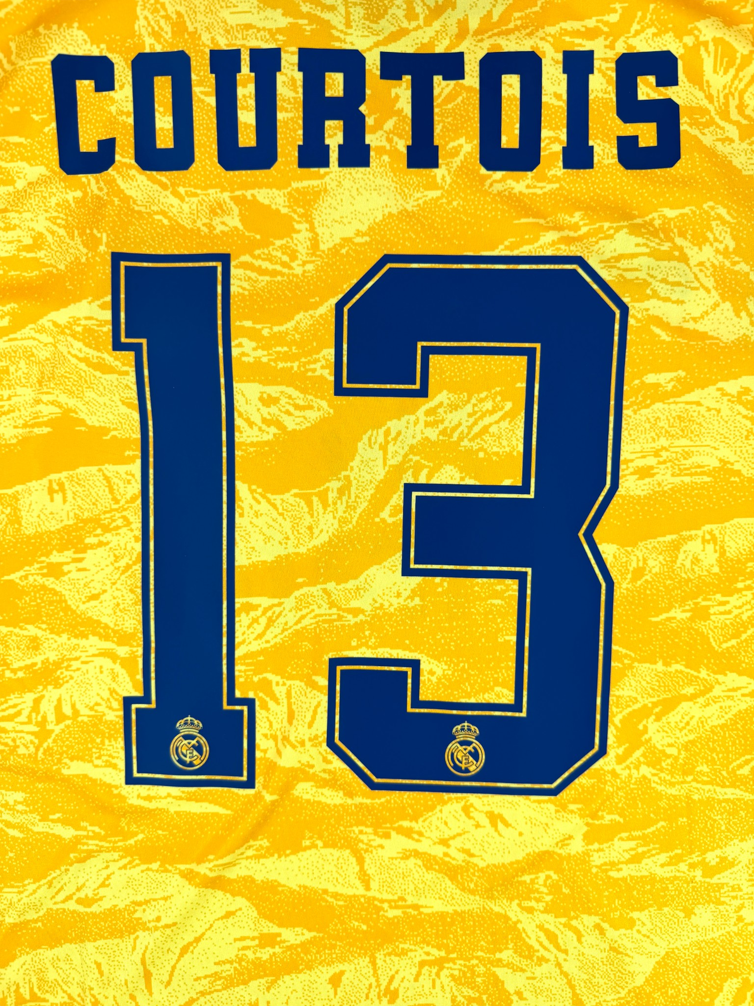 REAL MADRID 2019/2020 GK SHIRT - #13 COURTOIS (SIZE XL) NWT