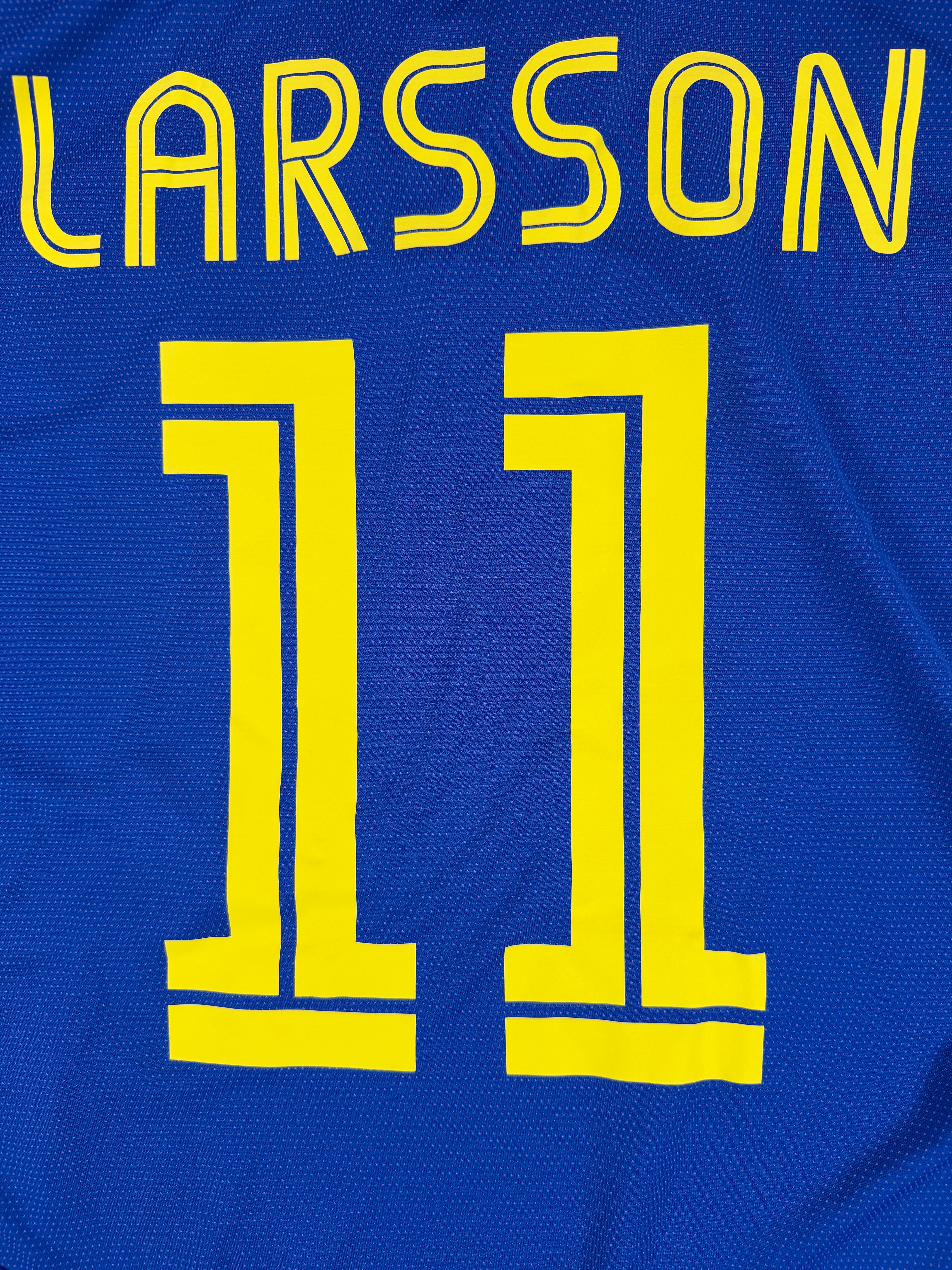 SWEDEN 2004/05 AWAY SHIRT - #11 LARSSON (SIZE L)