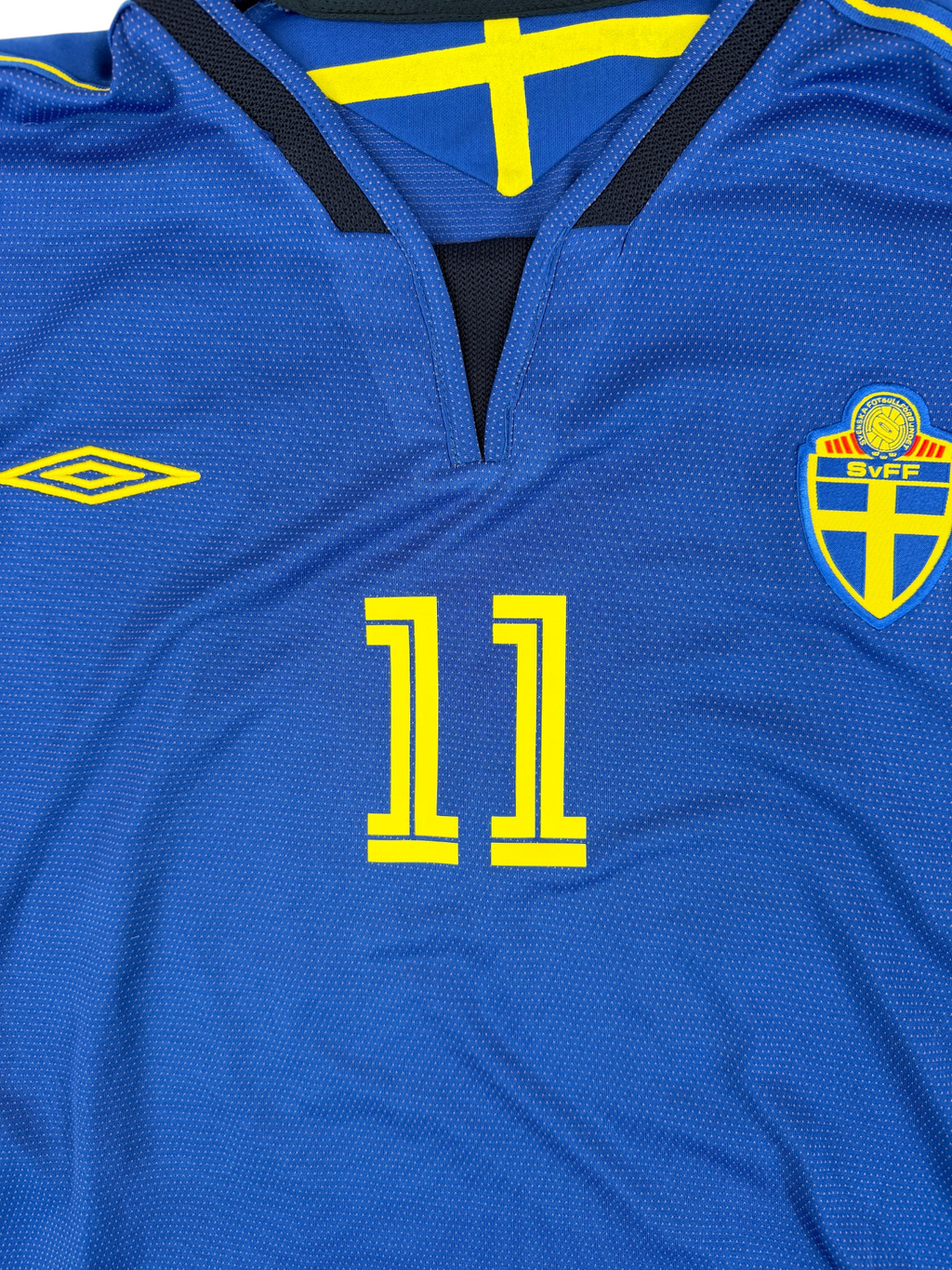 SWEDEN 2004/05 AWAY SHIRT - #11 LARSSON (SIZE L)