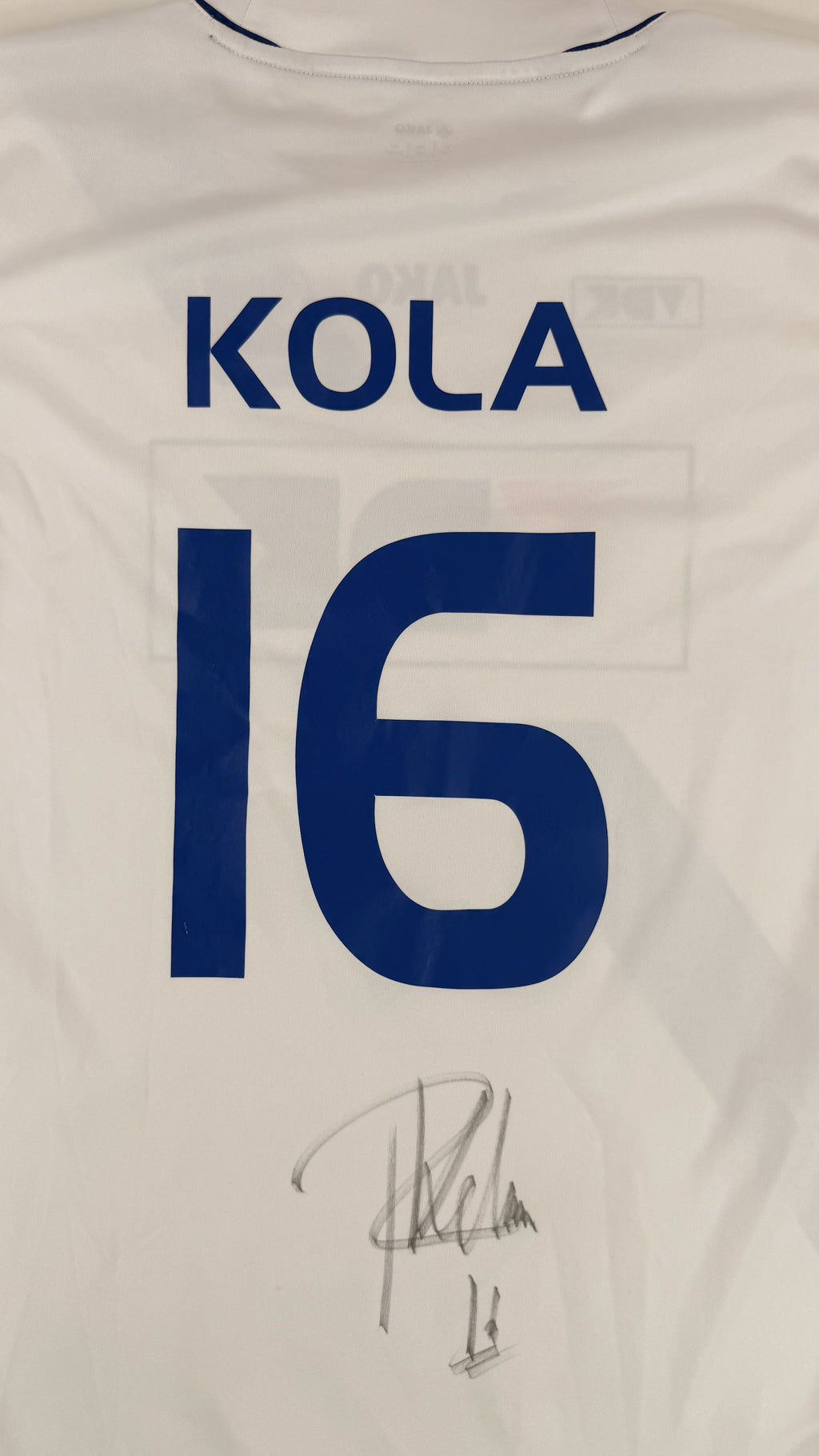 KAA GENT 2012/13 HOME SHIRT - SIGNED #16 KOLA (SIZE 176)